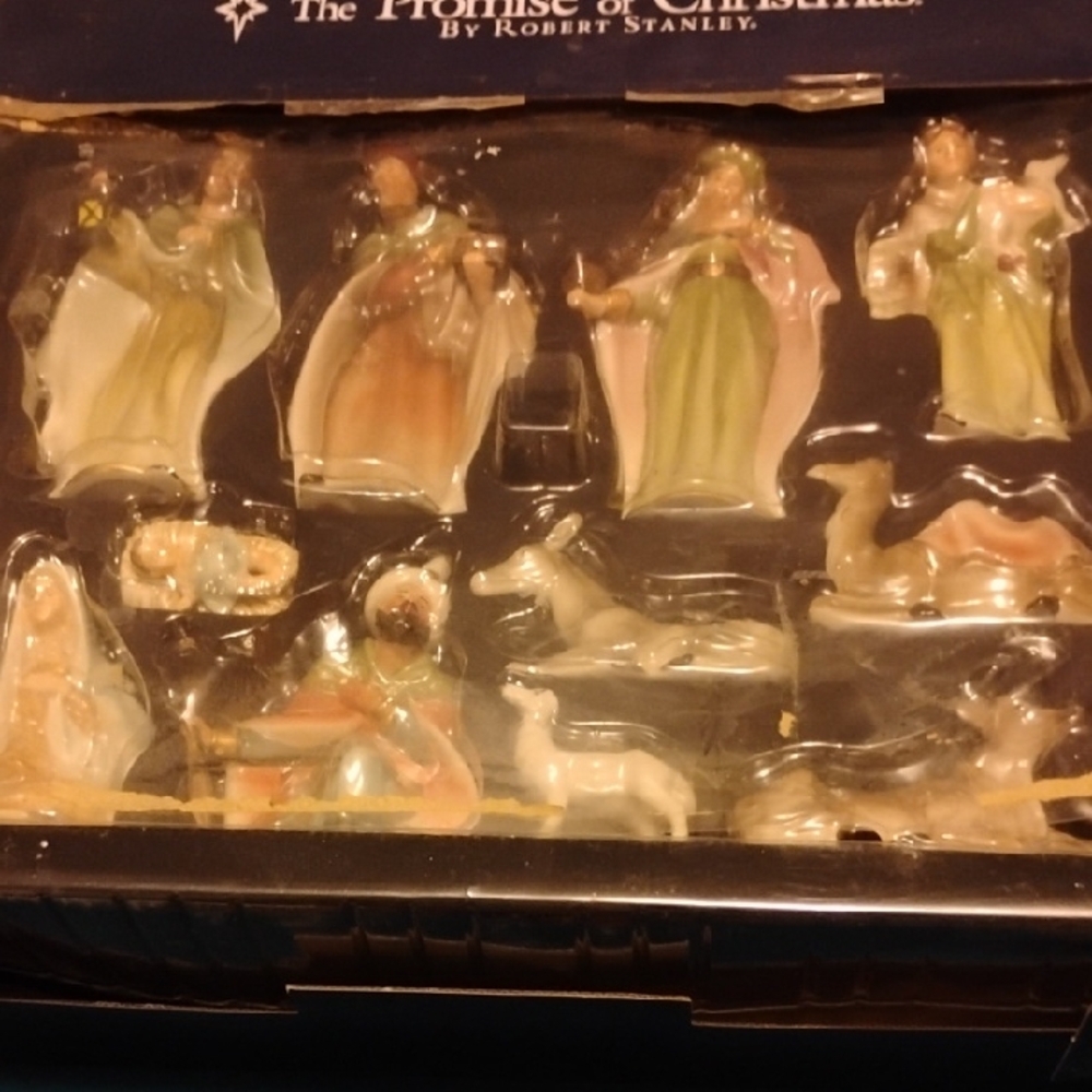 Robert Stanley Nativity Scene Holiday Decor